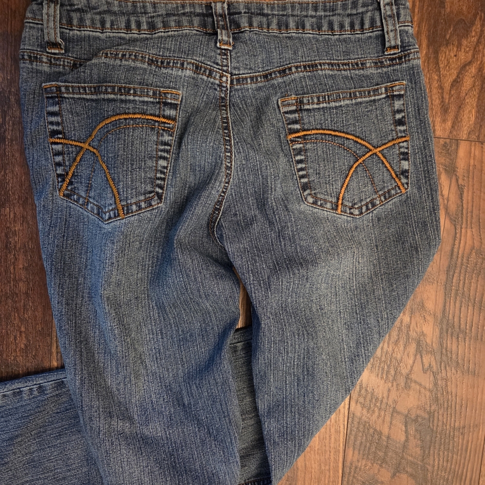Women's Blue Jeans - Picture 3 of 3